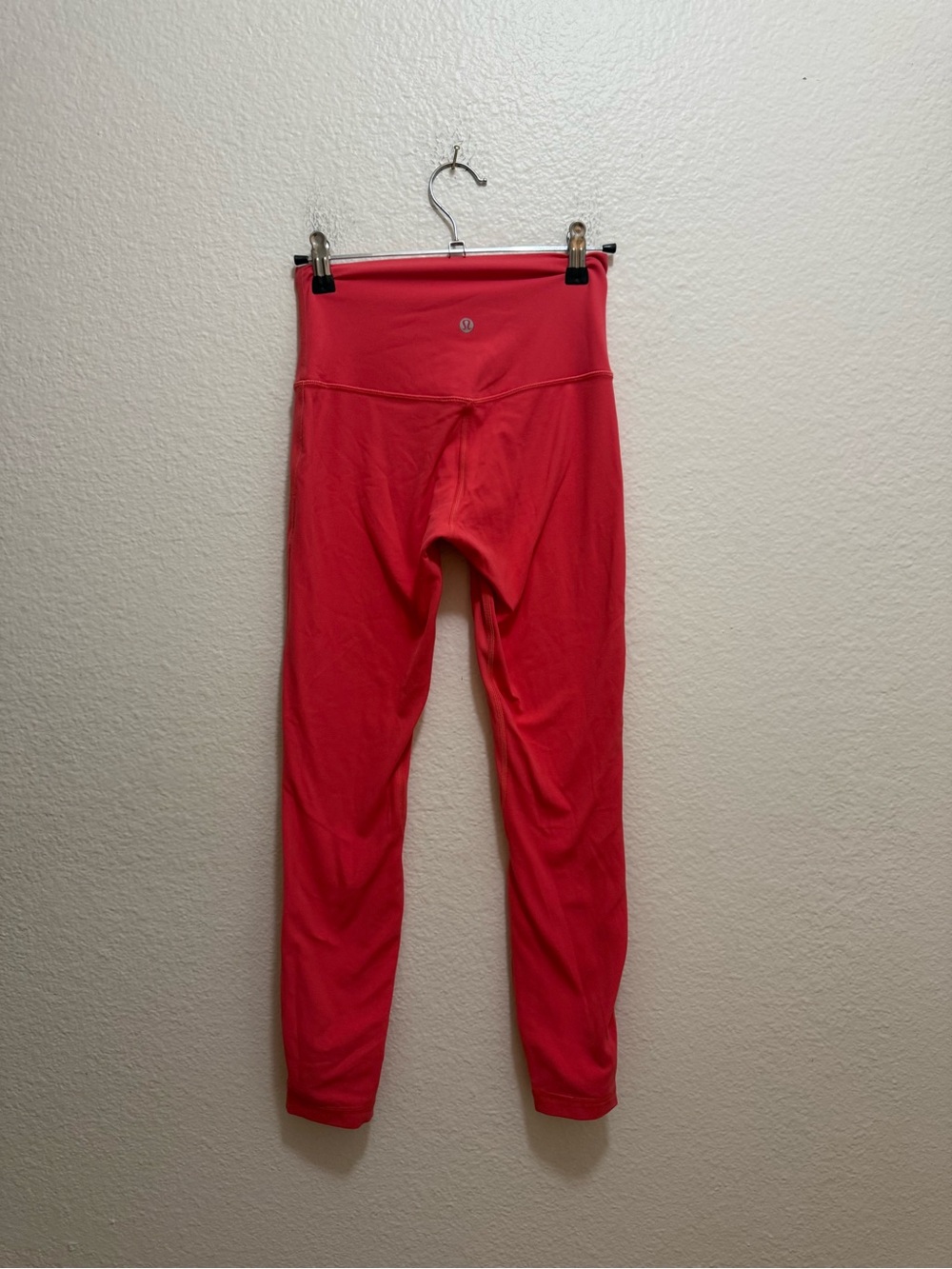 Lululemon Align High-Rise Pant 25"
Pale Raspberry - Picture 2 of 4